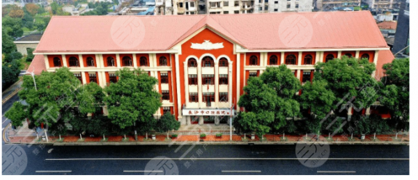 2024长沙市口腔医院收费表(价格表),牙医郭金陵|姜萃长简介 2024长沙市口腔医院收费表(价格表),牙医郭金陵|姜萃长简介